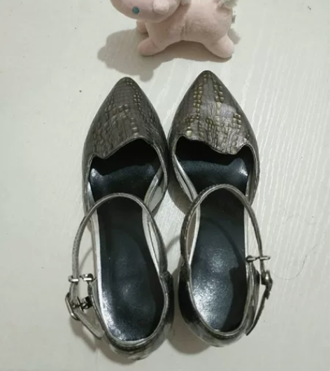 女春秋尖头单鞋，金属皮，质量做工都非常好，...