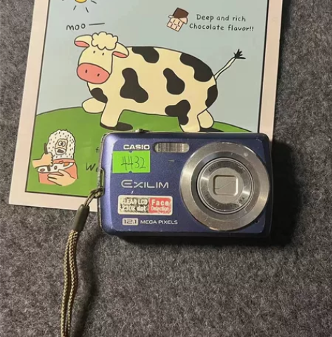 出卡西欧z35 浅蓝色很好看，1210w像...