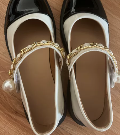 出一款玛丽珍鞋。穿过一次225cm的如图 ...