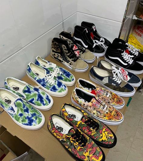 Vans 43码 黑白的是42.5，其余4...
