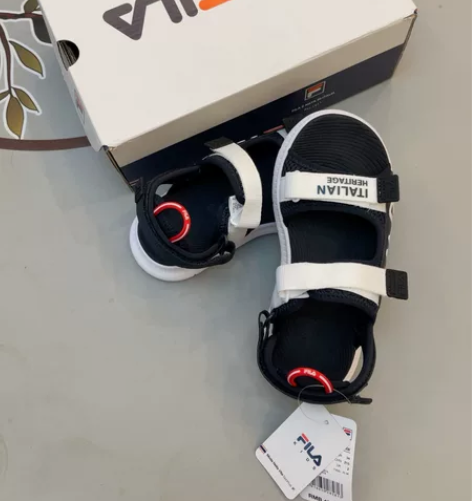 全新斐乐凉鞋34码 感兴趣的话点“我想要”...