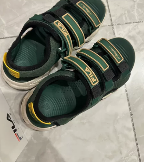 斐乐凉鞋，37码，包邮，有意者私信。 感兴...