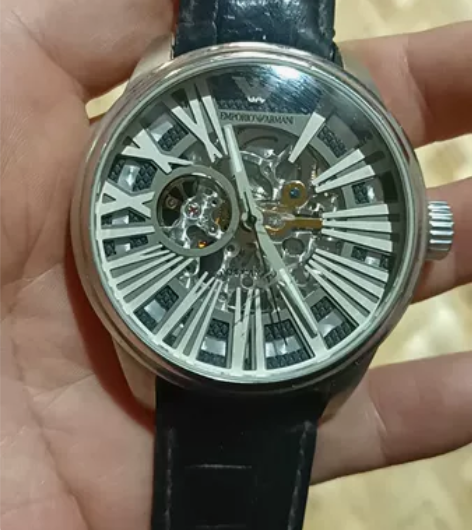 阿玛尼手表 不走时 表蒙子有划伤 有问题提...