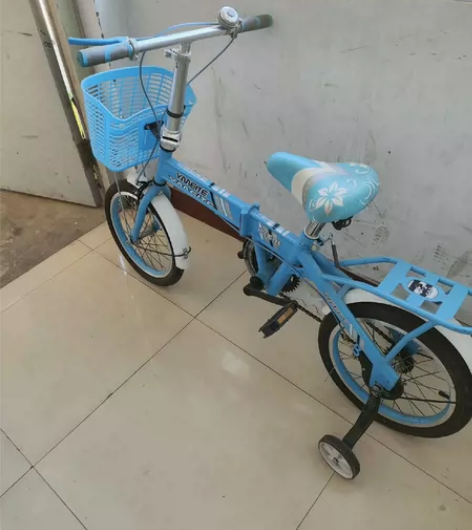 儿童折叠自行车闲置出售99新 感兴趣的话点...