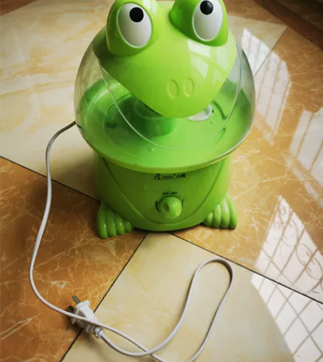 可爱的绿绿青蛙，加湿器，非常适合冬天有暖气...