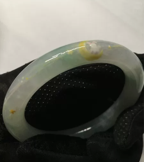 翡翠手镯瑕疵描彩绘!感觉每一只来描彩的手镯...