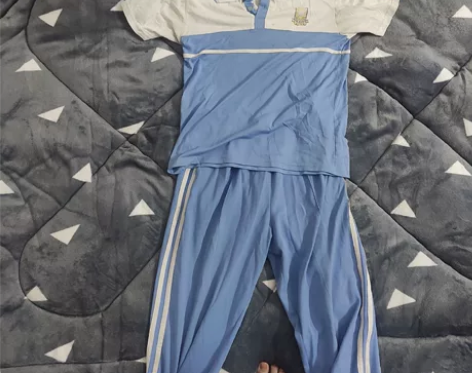 二手女生校服,穿了三年啦,磨损肯定有的,包...