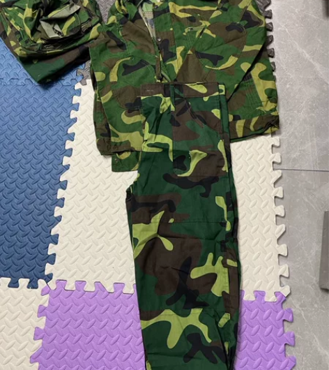 军训迷彩服一套，8。  9成新，型号是16...