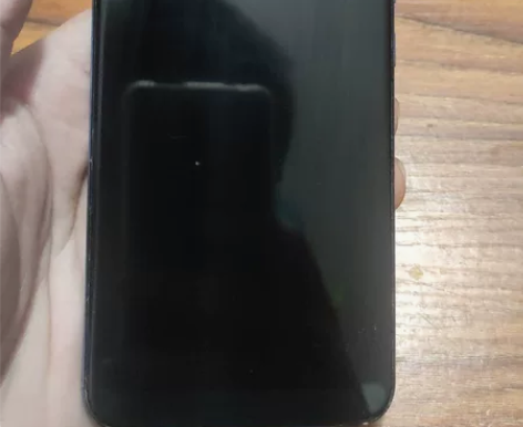 小米8普通版，内存不知道，尸体机。重摔过，...