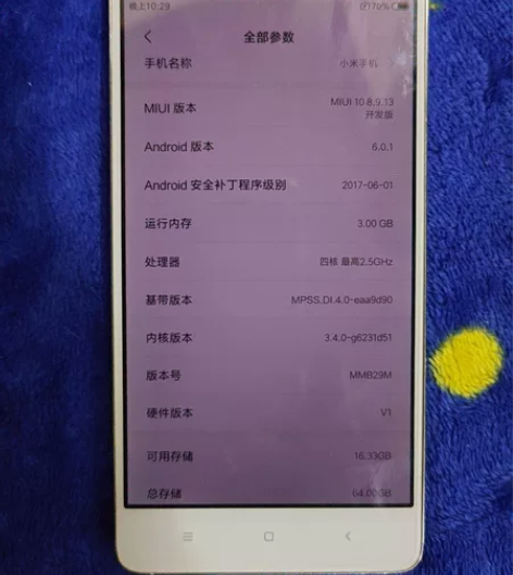 小米4手机 美女一手可开机，显示屏没有问题...