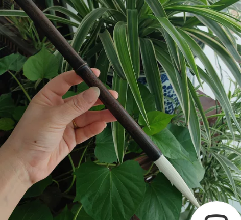 材质：特制纯羊毫长峰笔一只，牛角斗，紫竹笔...