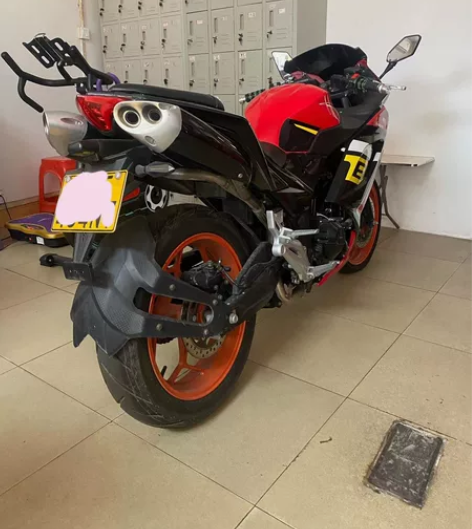 摩托车鹏城牌400cc，有牌有证，几乎全新...