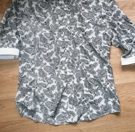 男士佩斯利纹中袖衬衣，袖口有纽扣。九成新干...