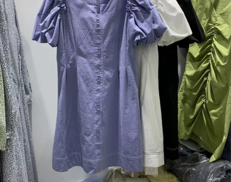 法式V领木耳边泡泡袖连衣裙女2022夏新款...