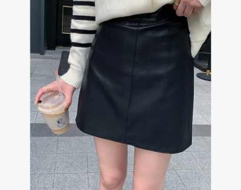梦梦家2021年秋冬新款个性设计感PU皮裙...