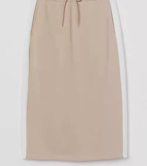 hm 运动风裙 非常软  有一点厚度 s码...