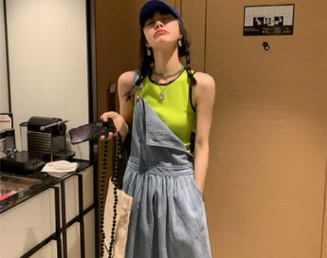MONA 潮酷个性运动风吊带小背心女士女装...