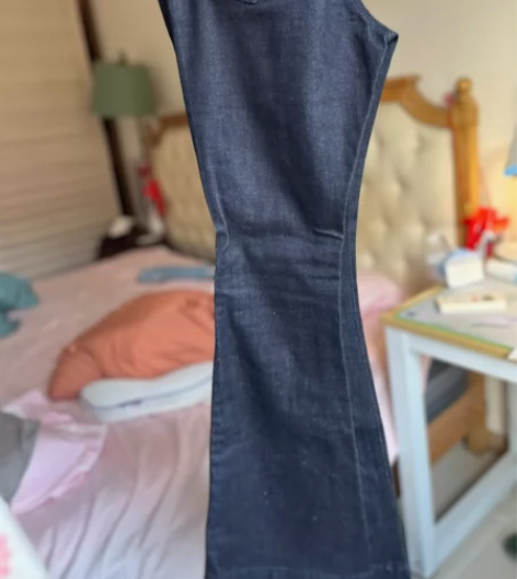 专柜购入,moco 喇叭牛仔裤 感兴趣的话...