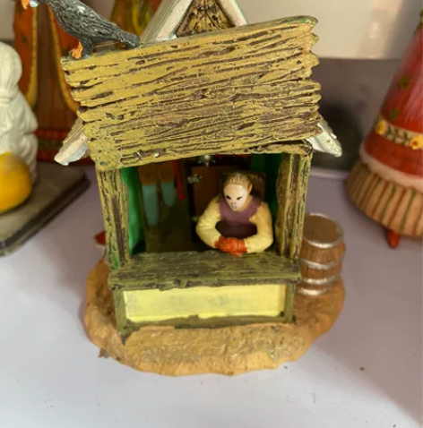 树脂摆件,多少有点痕迹,介意勿拍 感兴趣的...