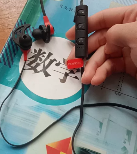 爱好蓝牙运动耳机基本上是9成新，效果可以，...
