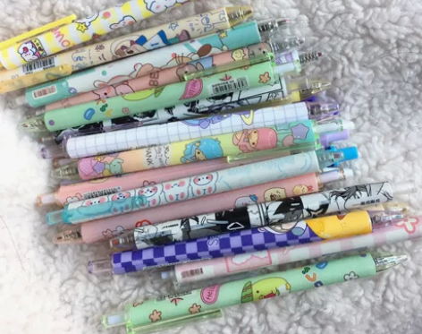 随机20支黑色0.5中性笔，给邮费就好 感...