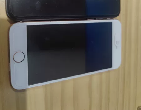 苹果8美版64G两台 两台一起走配件：充电...