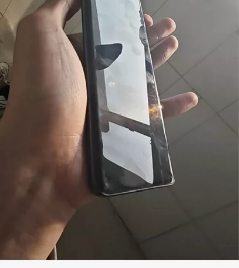 小米12s 8+256，有磕碰，屏幕划痕贴...
