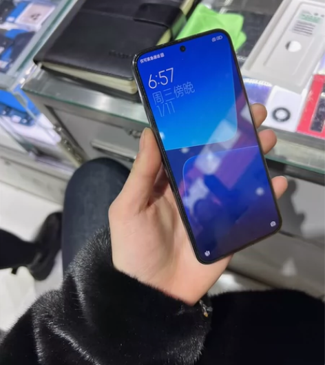 小米最新款战斗机  性能不输苹果 手感丝滑...