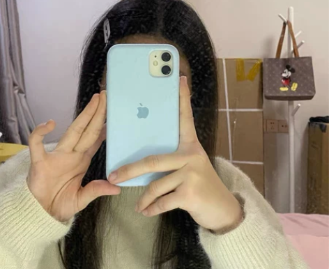 出个自用白色的苹果11，外观挺新的，移植电...