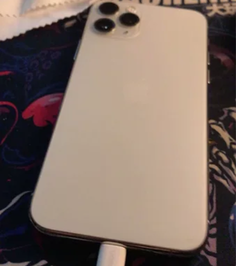 苹果11pro256G白色美版无锁，功能正...