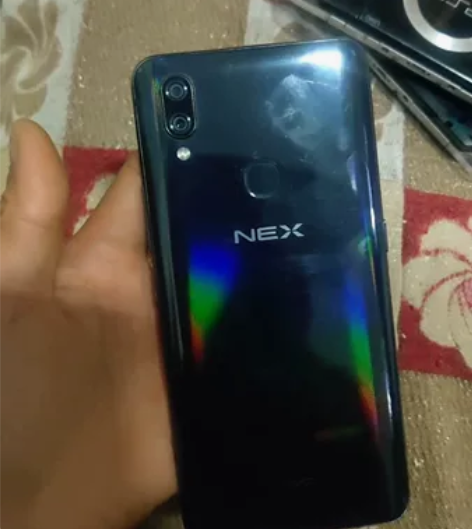vivo nex充电开机有反应，，屏幕爆，...