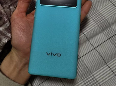 vivox80 12+256假日色 在保修...