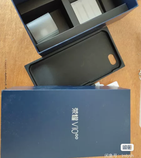 荣耀v10红色，4加64全网通版本，期间在...