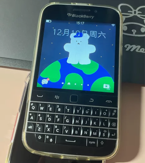 黑莓Q20，运行流畅，只是插手机开的卡槽坏...