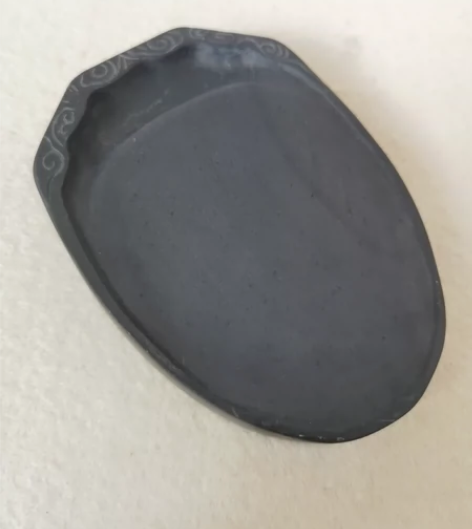 龙尾山歙砚，下发很不错，实用砚。 感兴趣的...
