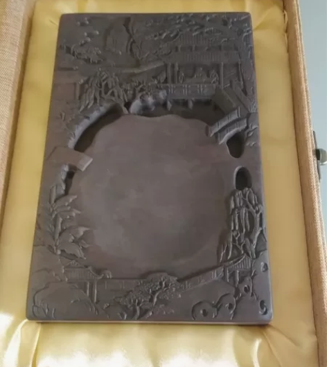 端砚《兰亭序》，正面“群贤修禊”雕刻精美，...