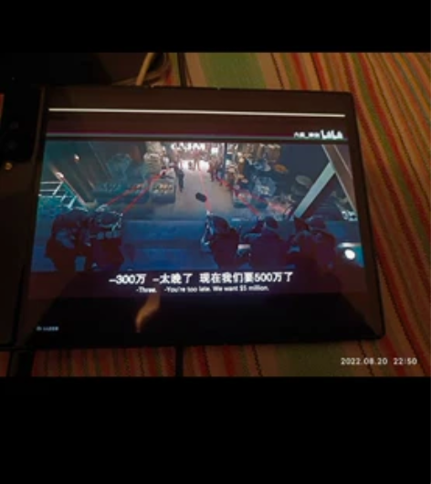 柔宇一代折叠手机，屏幕有瑕疵，触摸没问题 ...