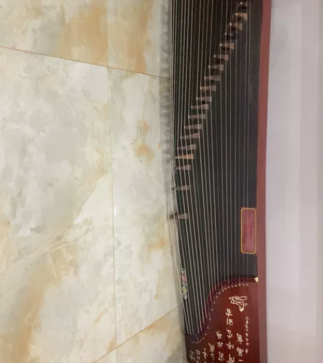 二手古筝，350转卖。 感兴趣的话点“我想...