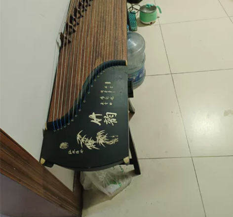 古筝，几乎全新，小孩说想学，结果没学半年，...
