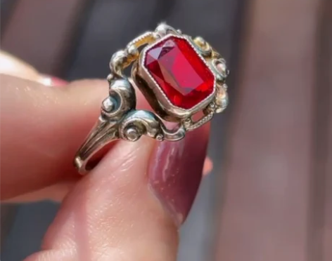 特价 1930年代 红色 祖母绿形切割 老...