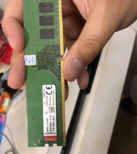 金士顿DDR4 2400内存条，自用打游戏...