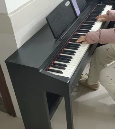 出售 准新电钢琴99成新，几乎全新和全新琴...