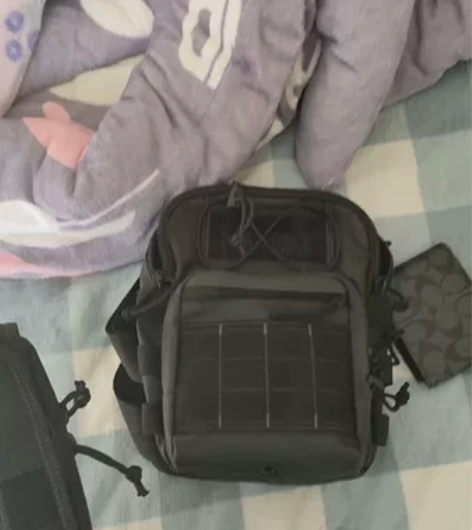 麦格霍斯，胸包汉堡包，注胶黑买胸包送小腰包...