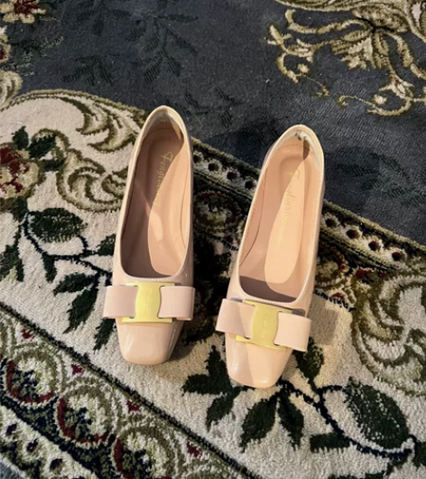 漆皮裸色低跟单鞋，几乎全新如图实拍，百搭，...