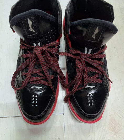 李宁黑色篮球鞋 41码