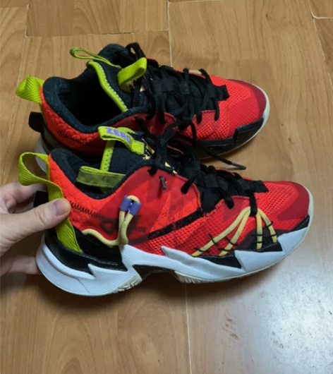 耐克，JORDAN，乔丹大童篮球鞋，配色式...