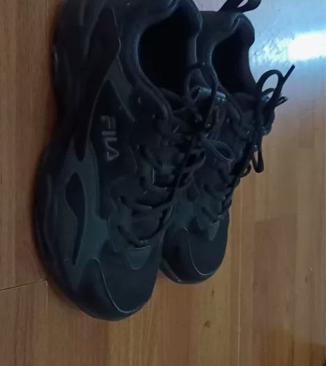 正品斐乐运动鞋40.5码 感兴趣的话点“我...