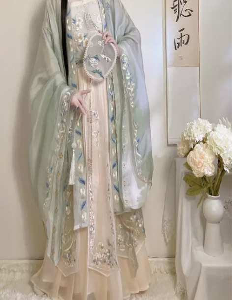 原创如梦见汉服女清欢唐制汉服重工刺绣