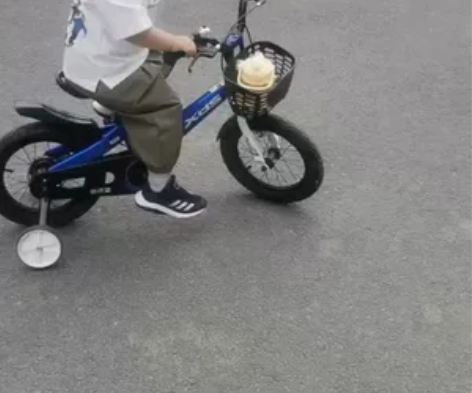 喜德盛小爵士。14寸。 感兴趣的话点“我想...