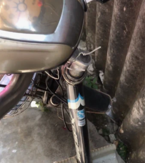 原价3千喜德盛传说助力车 后胎破胎闲置门口...